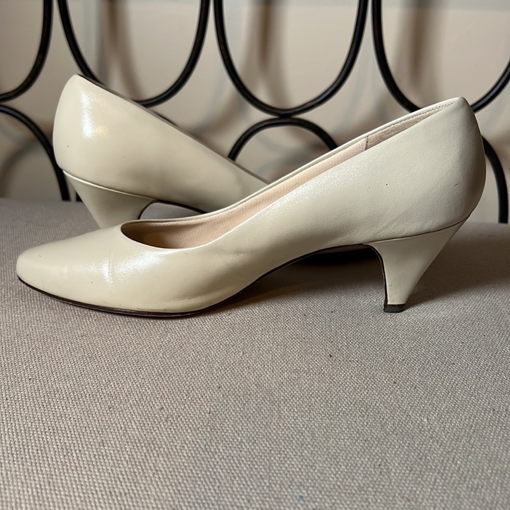 So Soft by 9.2.5 leather cream ivory low heel pumps size 7.5m - Picture 8 of 11